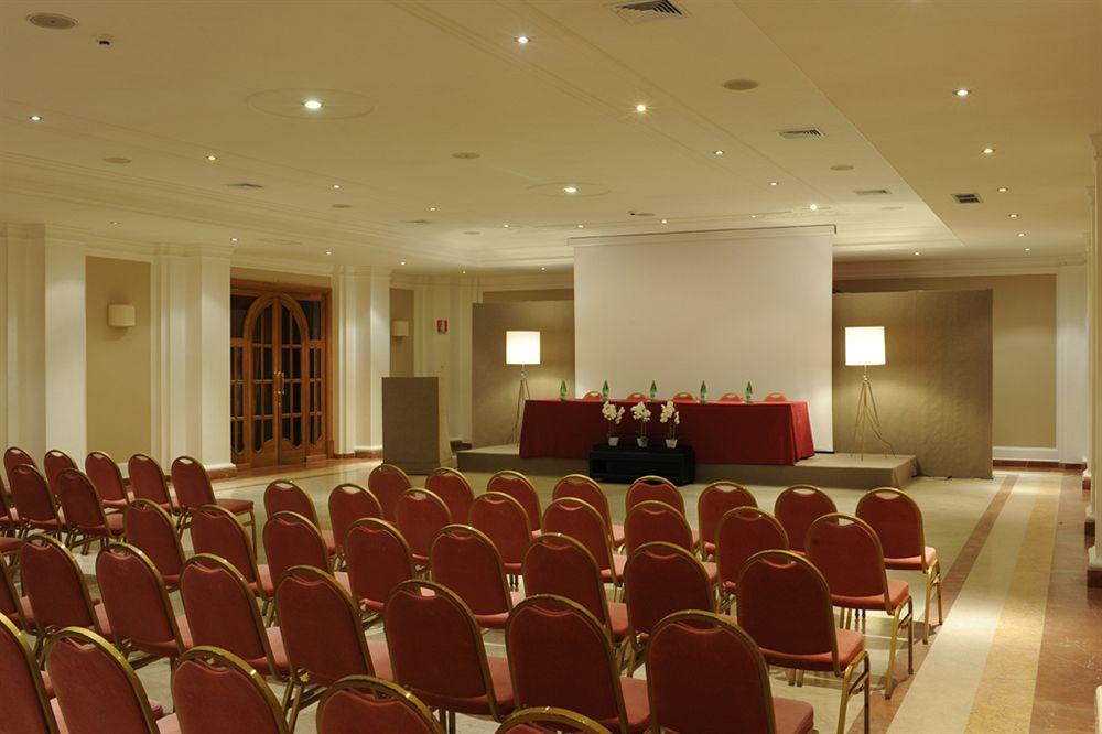 Ambasciatori Place Hotel Фиуджи Екстериор снимка