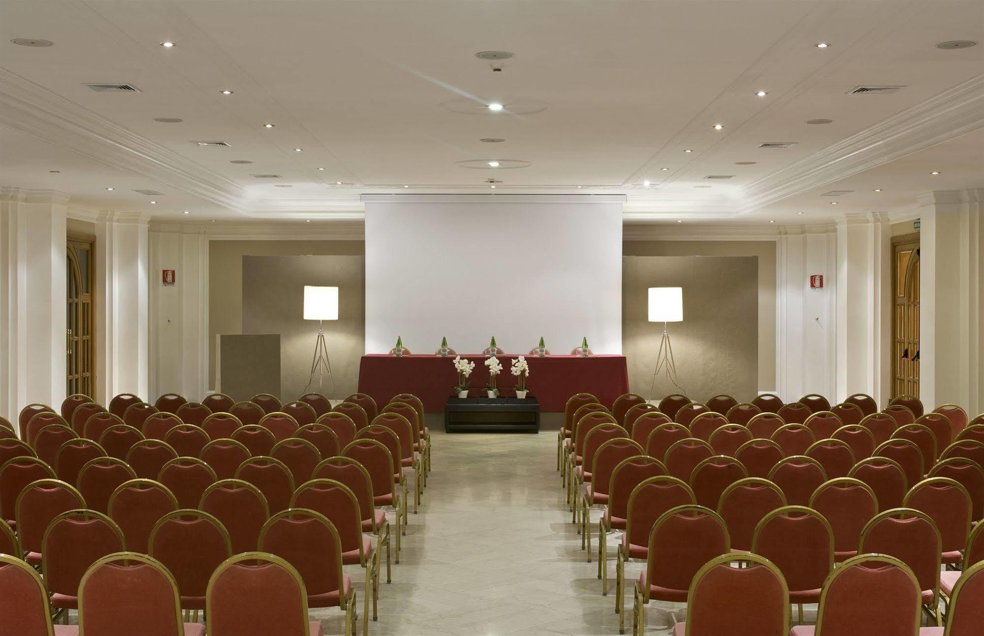 Ambasciatori Place Hotel Фиуджи Екстериор снимка
