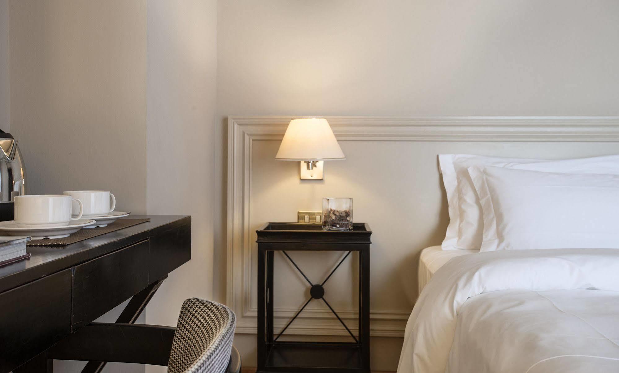 Ambasciatori Place Hotel Фиуджи Екстериор снимка