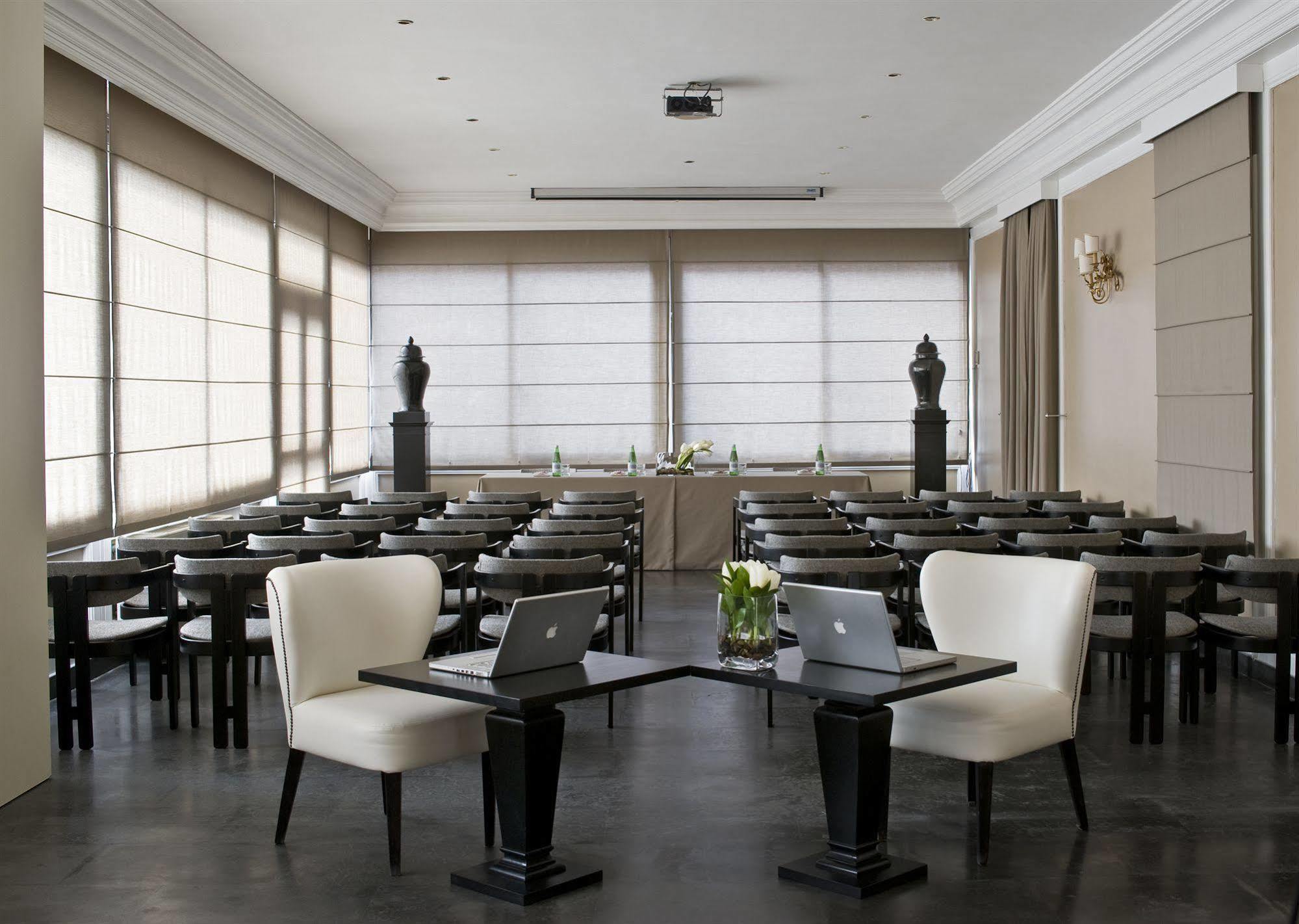 Ambasciatori Place Hotel Фиуджи Екстериор снимка