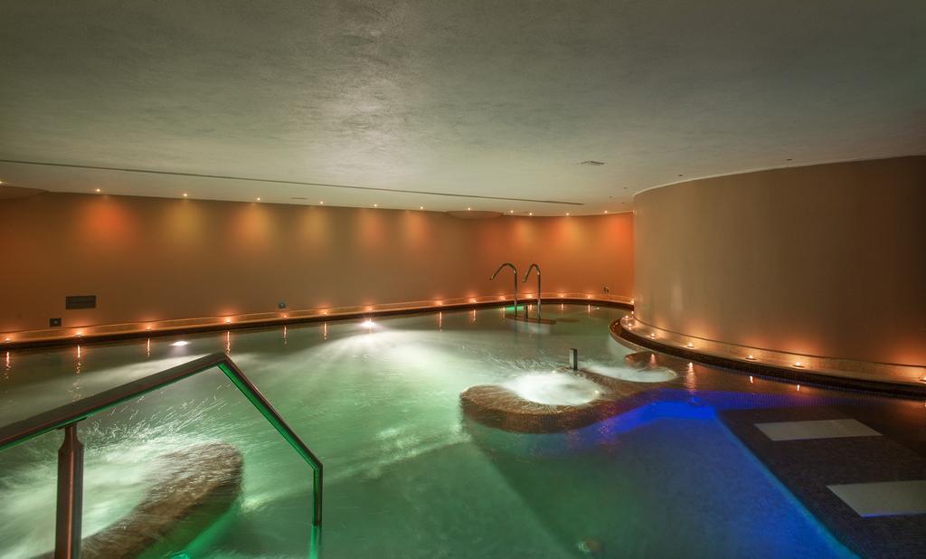 Ambasciatori Place Hotel Фиуджи Екстериор снимка
