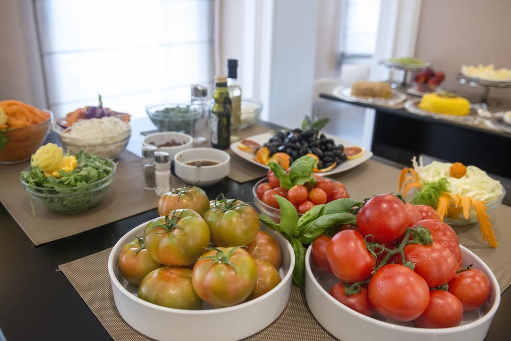 Ambasciatori Place Hotel Фиуджи Екстериор снимка
